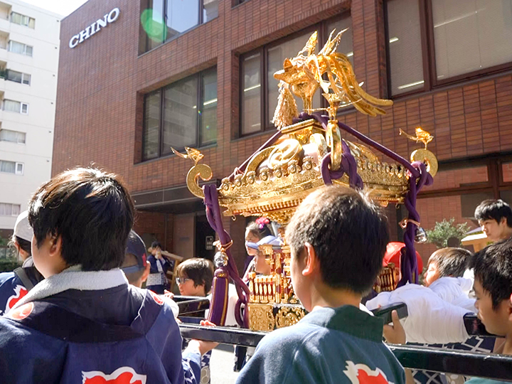 子供神輿（本社前）